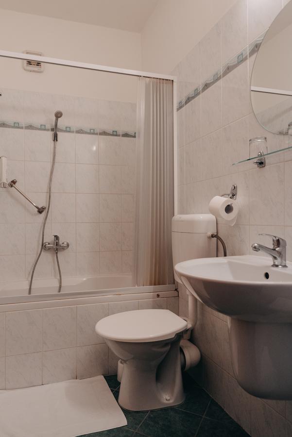 Cerveny Mlyn Hotel Tisnov Luaran gambar